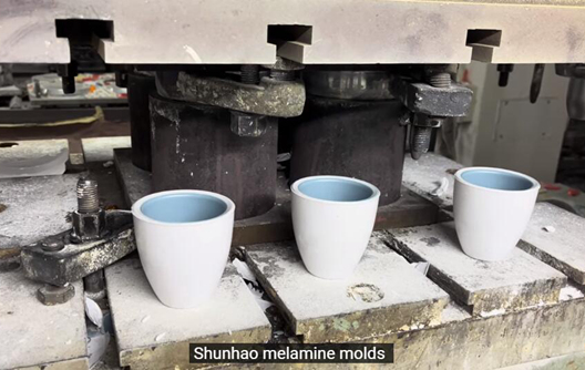 مصنع Shunhao: إنتاج أدوات المائدة الميلامين بلونين
    