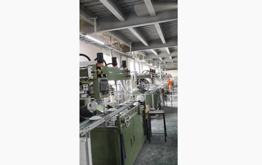 الاتجاه العام: يستخدم مصنع أدوات المائدة الميلامين الروبوتات لتحل محل العمليات اليدوية